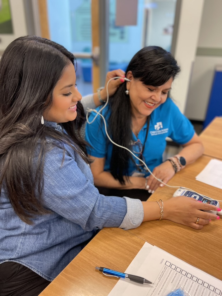 azhead_start's tweet image. In collaboration with the Arizona Department of Health and Services  Sensory Screening Program, the association hosted a statewide Hearing and Vision training to support the professional development of our Head Start staff. #handsonlearning #LearningInAction