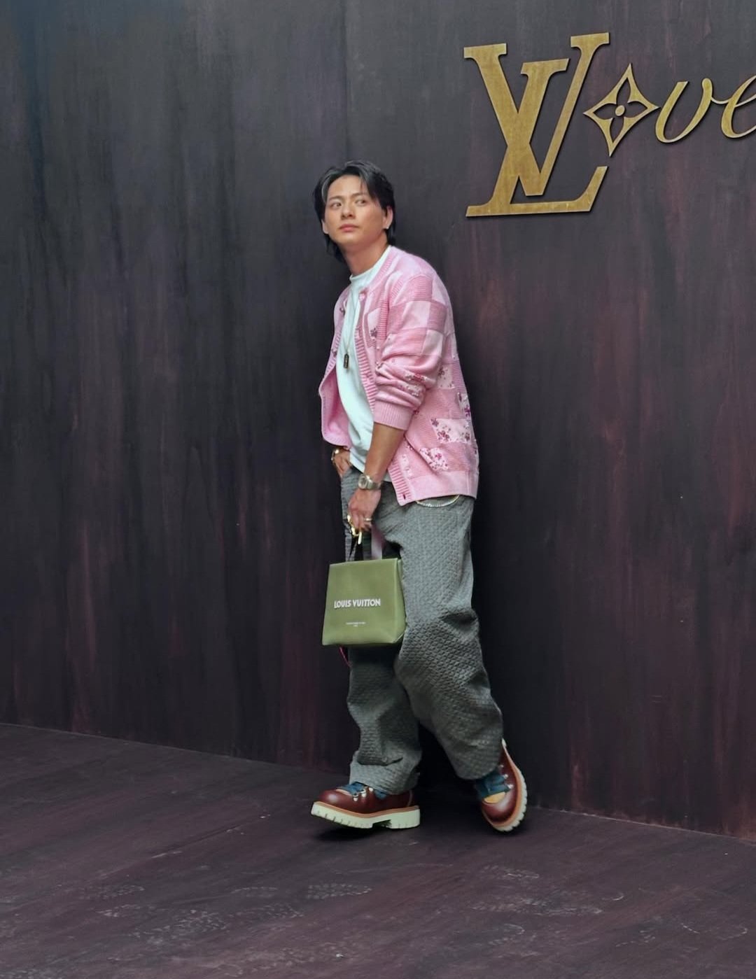平野紫耀さん着用 ★ カーディガン Louis Vuitton ダミエ ピンク 平野紫耀さんのルイ・ヴィトン2026春夏コレクション | TikTok