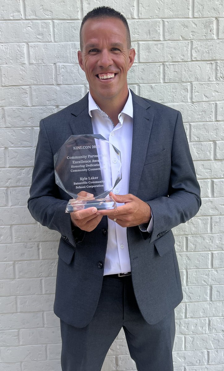 KetchamPaul's tweet image. Proud to share that Kyle Laker received the Community Partnership Excellence Award at #KINLCon2025! His leadership through Bulldog Ready is creating real-world opportunities for students by linking schools with our community. Well deserved, Kyle! @FordNGL
