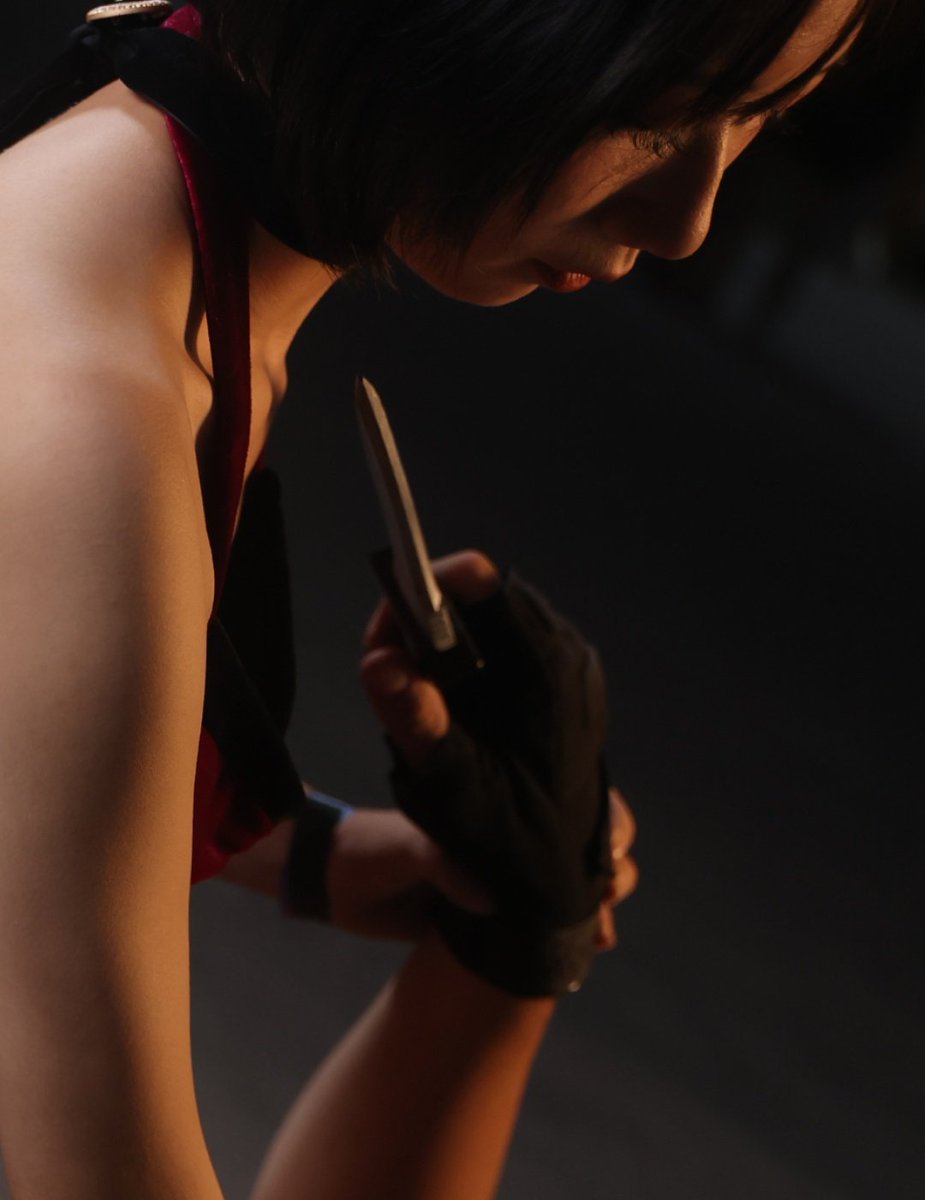 dv_inn25's tweet image. Stop the naughty boy👀
#Aeon #レオエイ #REBHFun #LeonKennedy #AdaWong