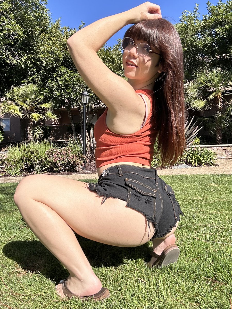 Mochi Mona🍡 (@mochimonaxxx) on Twitter photo Good news-It's FREE now😍👇 Good news-It's FREE now😍👇