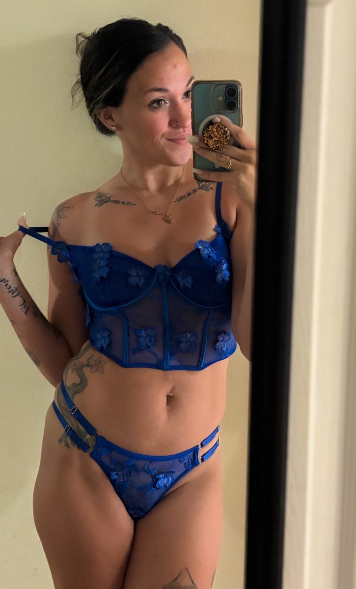 It’s Titty Tuesday… but I’m not showing everything (yet). 💙
