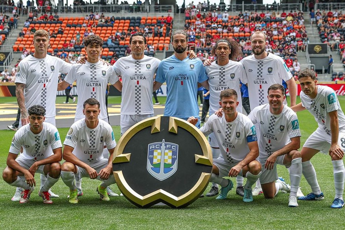 OC_Libertadores's tweet image. Las profesiones de los jugadores del Auckland City que le empataron a Boca Juniors:

🇳🇿 Nathan GARROW: Estudiante universitario
🇳🇿 Christian GRAY: Profesor de escuela
🇳🇿 Adam MITCHELL: Agente inmobiliario
🇳🇿 Nikko BOXALL: Broker de seguros
🇽🇰 Regont MURATI: Empleado de logística…