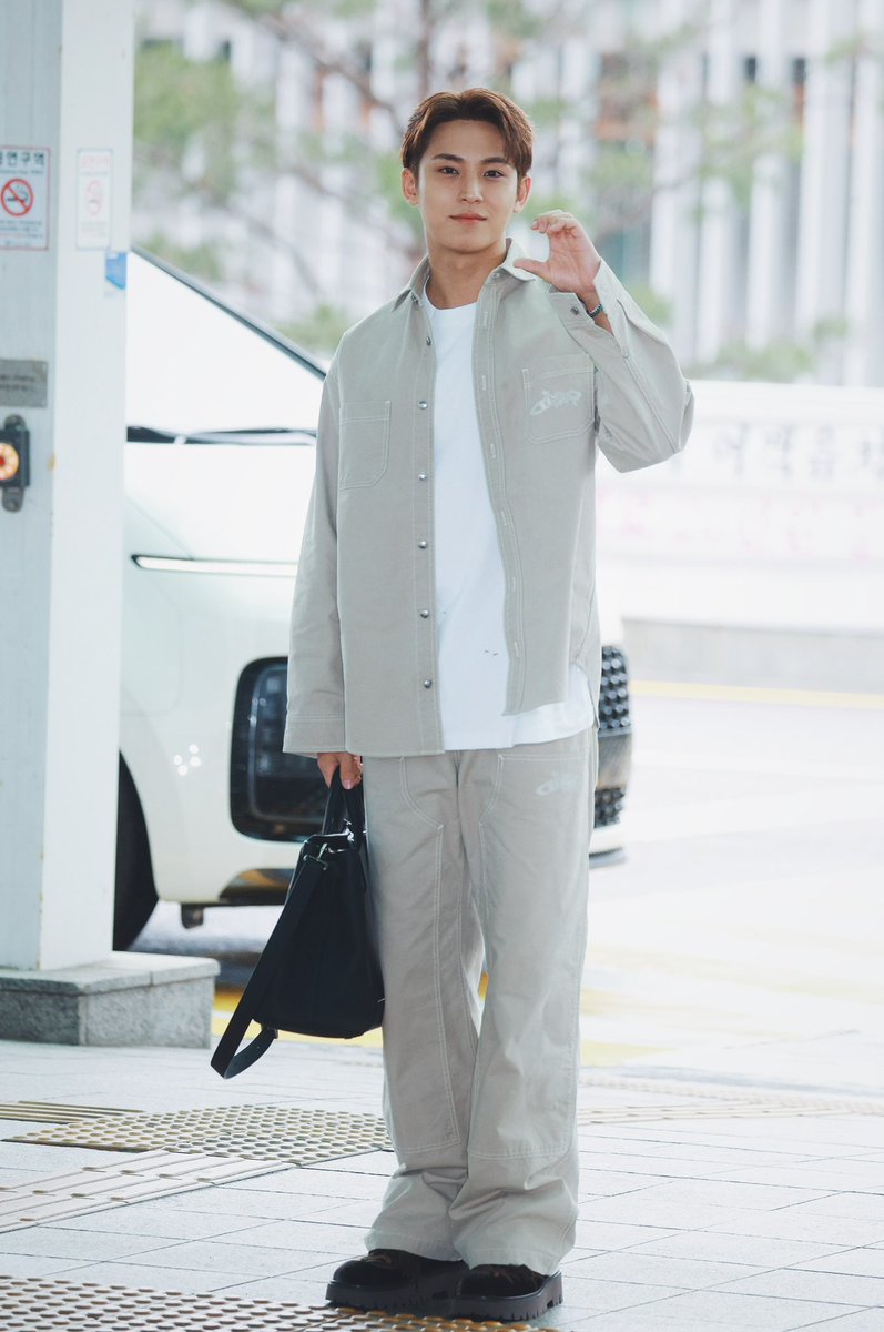 250625 ICN

귀여워 미쳐...

#민규  #MINGYU #세븐틴 #SEVENTEEN
#MINGYUxDiorSummer26 #DiorSummer26