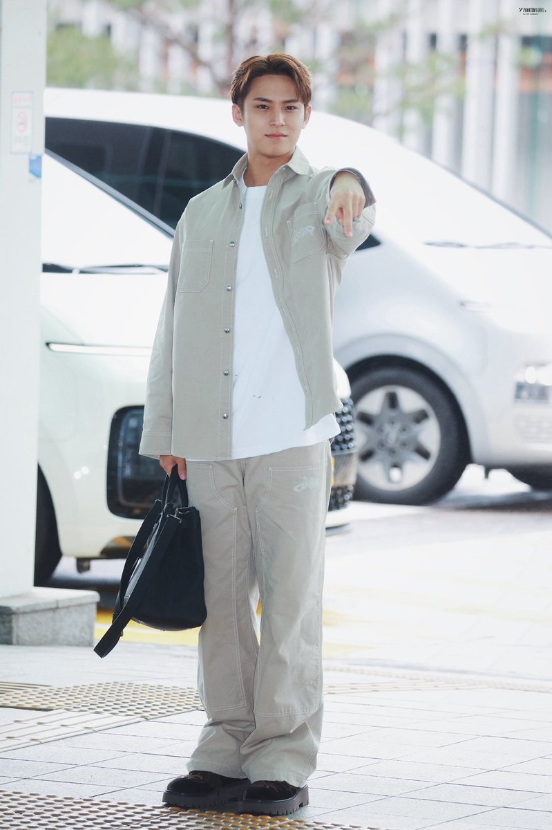 ph970406's tweet photo. 250625 ICN

귀여워 미쳐...

#민규  #MINGYU #세븐틴 #SEVENTEEN
#MINGYUxDiorSummer26 #DiorSummer26 https://t.co/2yNRM9mJyd