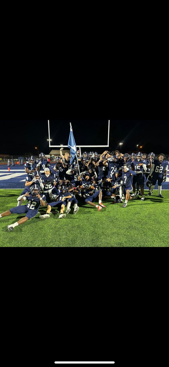 Coach Nick Davis tweet media