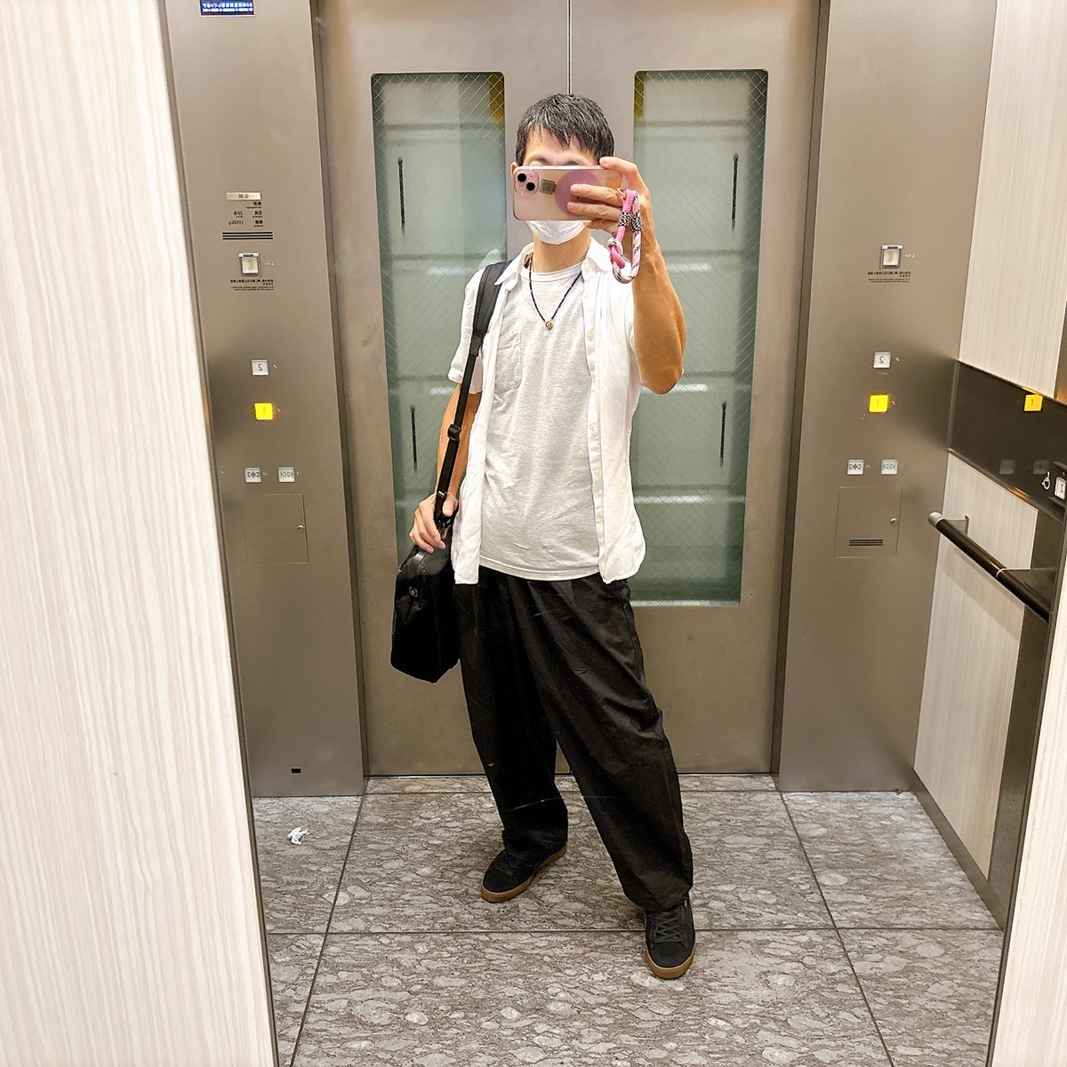 HajimetanizakiF's tweet photo. おはようございます✨
コクーンシルエットのボトム👖✨
後ろのポッケがダミーじゃないのが嬉しい😊🙌
Y-shirt│#BANANAREPUBLIC
T-shirt│#ALOYE
Bottoms│#LOWRYSFARM
#今日の服
#コーデ記録
#今日のコーデ
#メンズコーデ
#ユニセックス
#おじさんコーデ
#プチプラコーデ
#大人カジュアル https://t.co/GYmZhErv1a