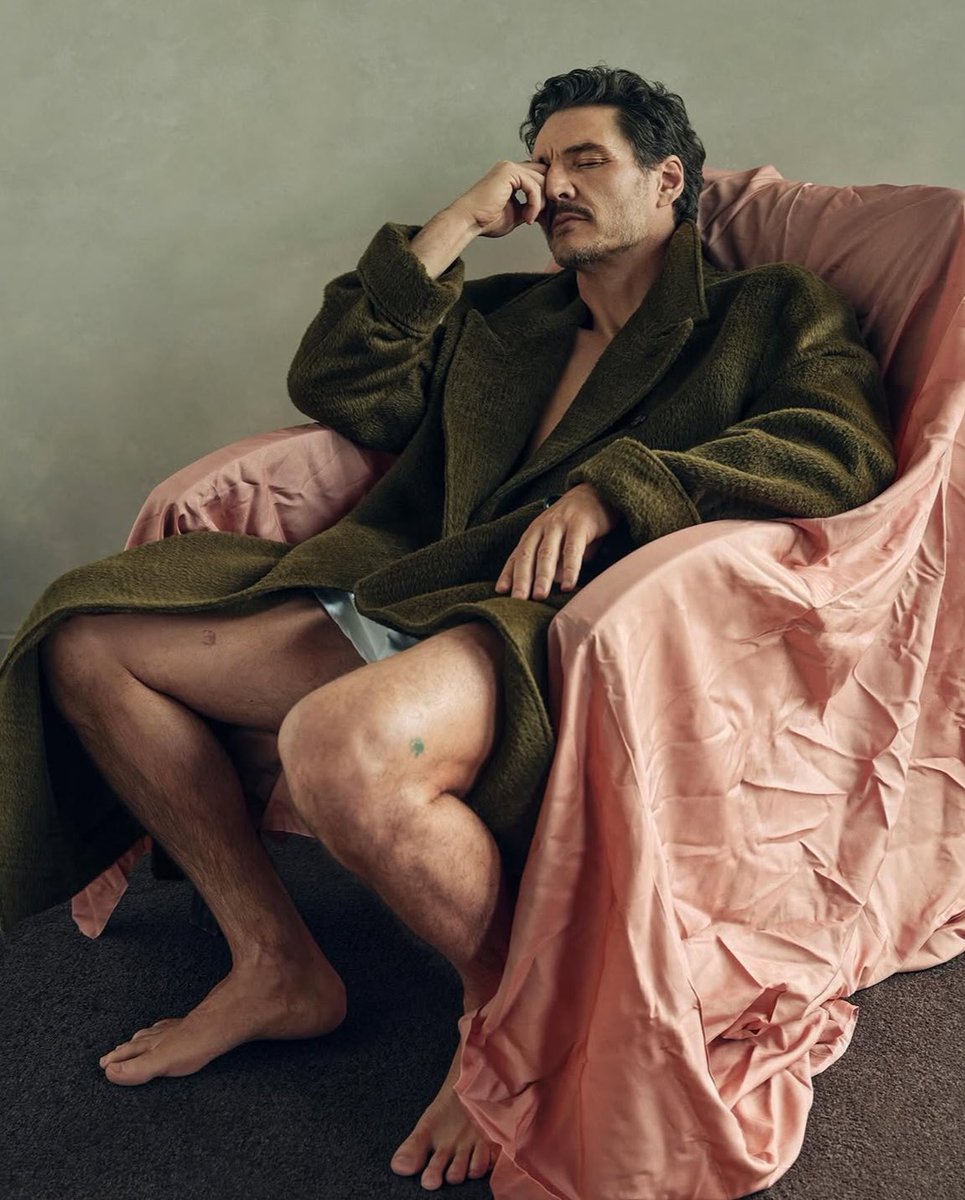 pascalispapi's tweet image. Pedro Pascal x Calvin Klein ad when?!?