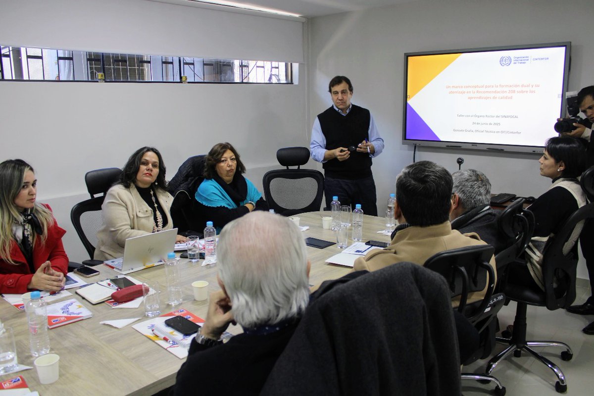 OITconosur's tweet photo. 🇵🇾 | Hoy en Paraguay se llevó a cabo un taller dirigido al Órgano Rector del @Sinafocal, con apoyo de @OITconosur y @OITCinterfor, para avanzar hacia una Estrategia Nacional de #FormaciónDual con enfoque tripartito y basado en resultados. https://t.co/rpBOKJDFj2