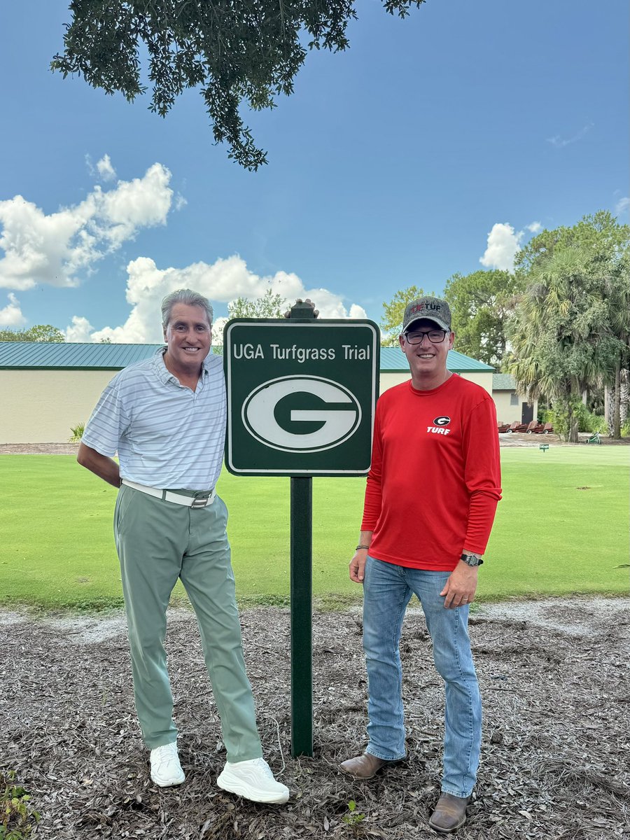 DarrenJDavisGCS's tweet image. It was great to have @ugatiftonturf #turfgrass breeder, Dr. Brian Schwartz at #oldefloridagolfclub to look at his varieties @TifTufBermuda and his latest #Tif3D We planted Tif3D adjacent to #TifEagle in August of 2019 in our research area and it continues to impress! @GCSAA