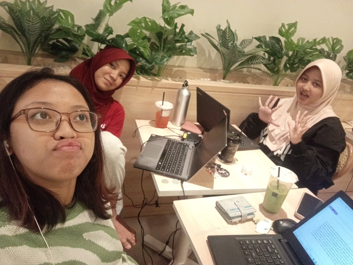 kyuenology's tweet photo. berhasil mengajak 2/7 nugas sampe pagi meski nyawa saat ini pada 0% #tilldrop https://t.co/DChdm3ZiQq