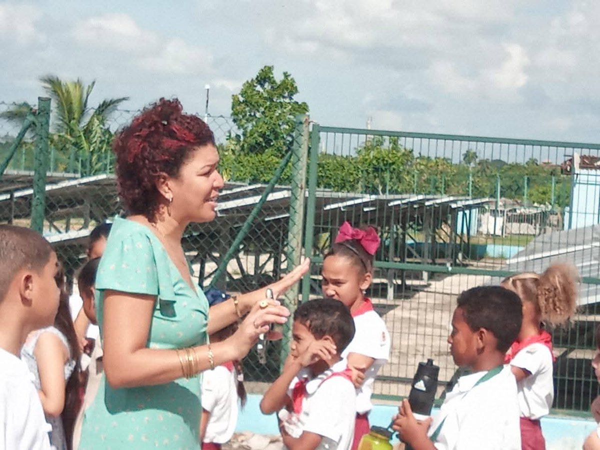 Gelect (@gelectcuba) on Twitter photo 📚 GEDEME y su compromiso con la educación cubana.
La empresa acompañó a los estudiantes de la Escuela Capitán San Luis en la defensa de sus trabajos integradores, un paso crucial en su formación académica que fortalece valores. 📚 GEDEME y su compromiso con la educación cubana.
La empresa acompañó a los estudiantes de la Escuela Capitán San Luis en la defensa de sus trabajos integradores, un paso crucial en su formación académica que fortalece valores.