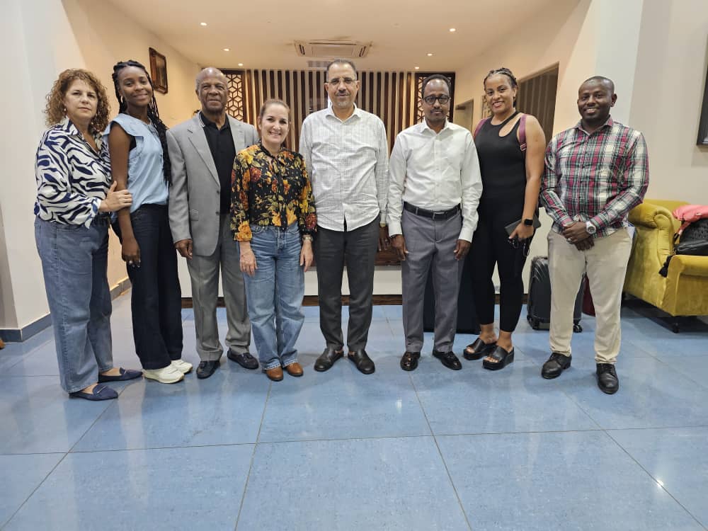 Arribó a Yibuti delegación cubana del Ministerio de Educación, encabezada por su viceministra, Marlen Triana Mederos. misiones.cubaminrex.cu/es/articulo/ar…