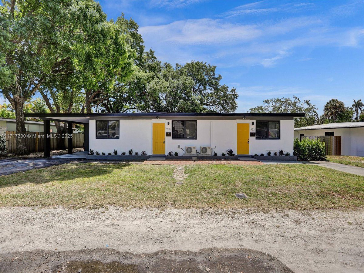 SidleRealtor's tweet photo. DUPLEX,  DUPLEX,  DUPLEX !!!
FOR SALE - $850,000
954 55 44 796

950 SW 29th St, Fort Lauderdale, FL 33315 just hit the market!
Take a look at this awesome space: https://t.co/ARaLrGbkiU https://t.co/kWYr9iV2NJ