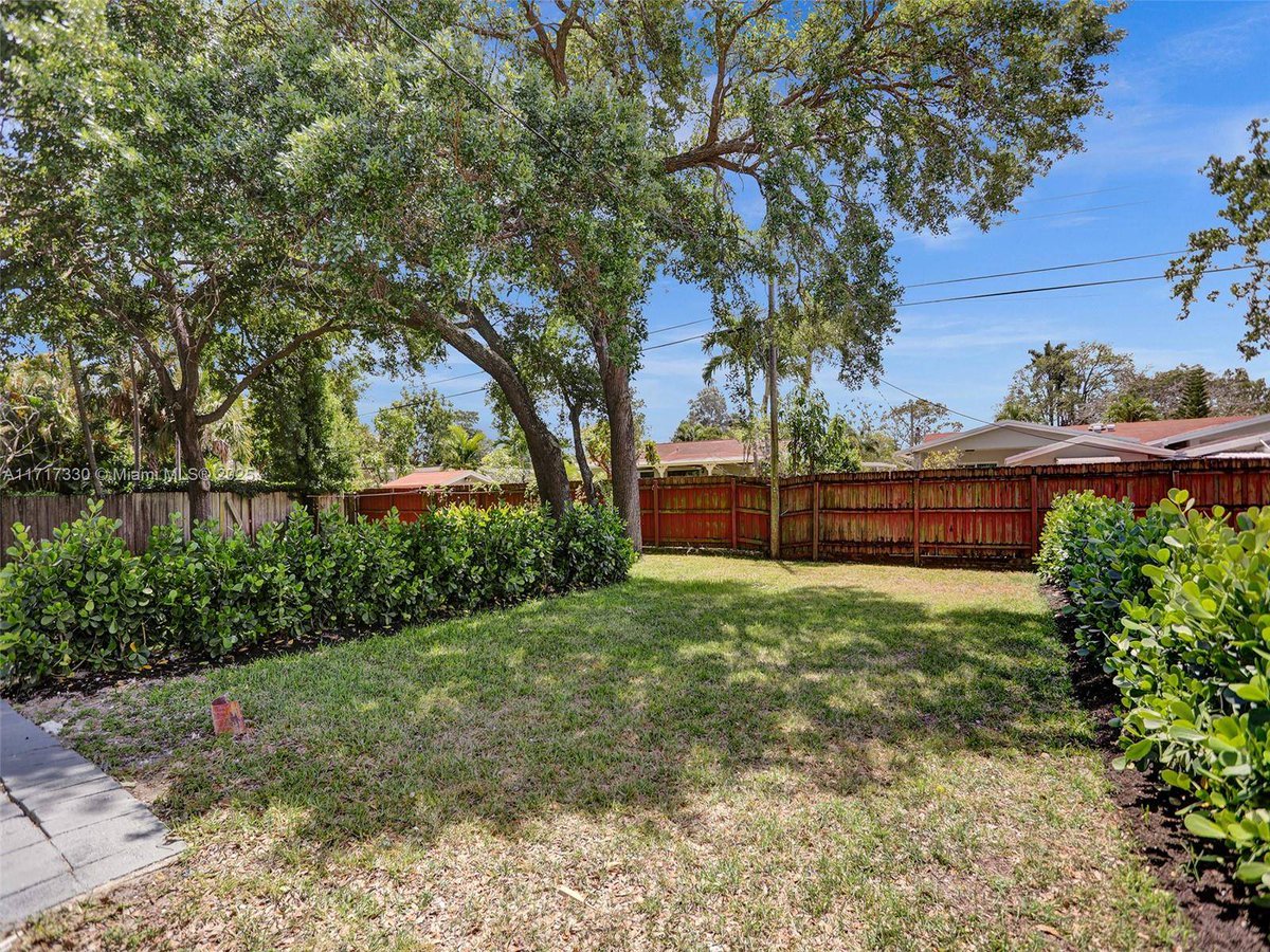 SidleRealtor's tweet photo. DUPLEX,  DUPLEX,  DUPLEX !!!
FOR SALE - $850,000
954 55 44 796

950 SW 29th St, Fort Lauderdale, FL 33315 just hit the market!
Take a look at this awesome space: https://t.co/ARaLrGbkiU https://t.co/kWYr9iV2NJ
