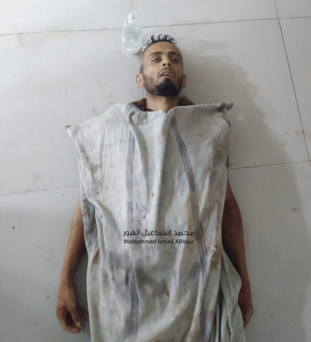 Gazze Şeridi'nin merkezindeki Netzarim yakınlarında yardım bekleyenlere işgal güçlerinin düzenlediği saldırı sonucu Mahmud Züheyr Zakul isimli genç şehit oldu.!