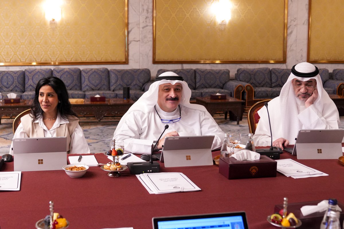 الكويتية الرقمية - لمتابعة ورصد الاخبار (@alkuwaityahnews) on Twitter photo مجلس الوزراء يطلع على العرض المرئي المقدم من وزير (البلدية) عبداللطيف المشاري بشأن معالجة الأوضاع القائمة بمنطقة جليب الشيوخ والمقترحات لحل المشكلات التي تعاني منها
<a href="/KuwaitiCM/">مجلس الوزراء الكويتي</a> مجلس الوزراء يطلع على العرض المرئي المقدم من وزير (البلدية) عبداللطيف المشاري بشأن معالجة الأوضاع القائمة بمنطقة جليب الشيوخ والمقترحات لحل المشكلات التي تعاني منها
<a href="/KuwaitiCM/">مجلس الوزراء الكويتي</a>