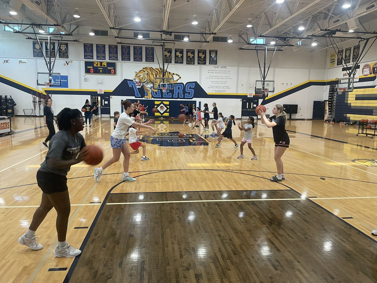 stpladytigerbb's tweet image. Few shots from Day 2 of Camp!