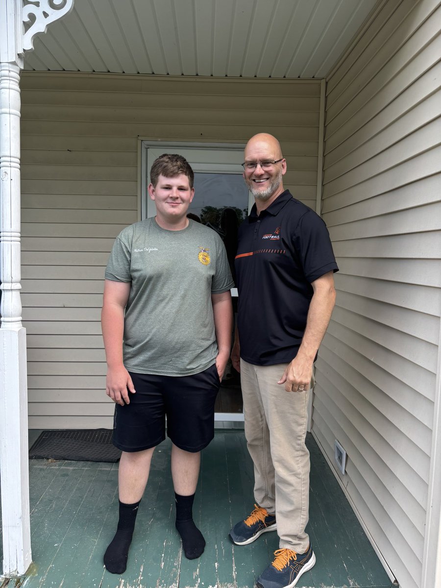 First home visit of the week with sophomore OL/DL Nathan DeSplinter. Nathan has made himself a bit of a Swiss Army knife on the offensive line, learning to play both guard and tackle on both sides. The best ability is…availability!

Go Trojans!
