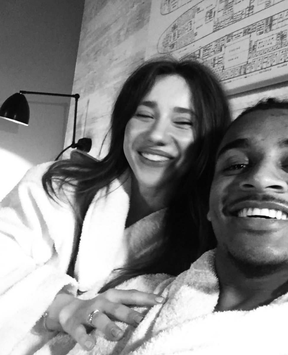 AnaiaJonas's tweet photo. i found the man who turns my minutes into hours 🤍☁️ https://t.co/mpwT3sW3yP