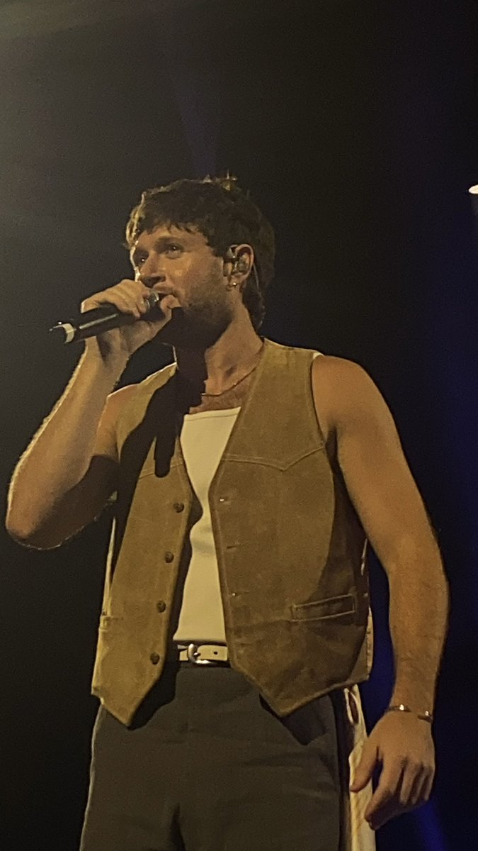 _mustbelover's tweet photo. sometimes i just think about Niall Horan and Bogotá being the last show of the tour. https://t.co/yUsVsAexaD