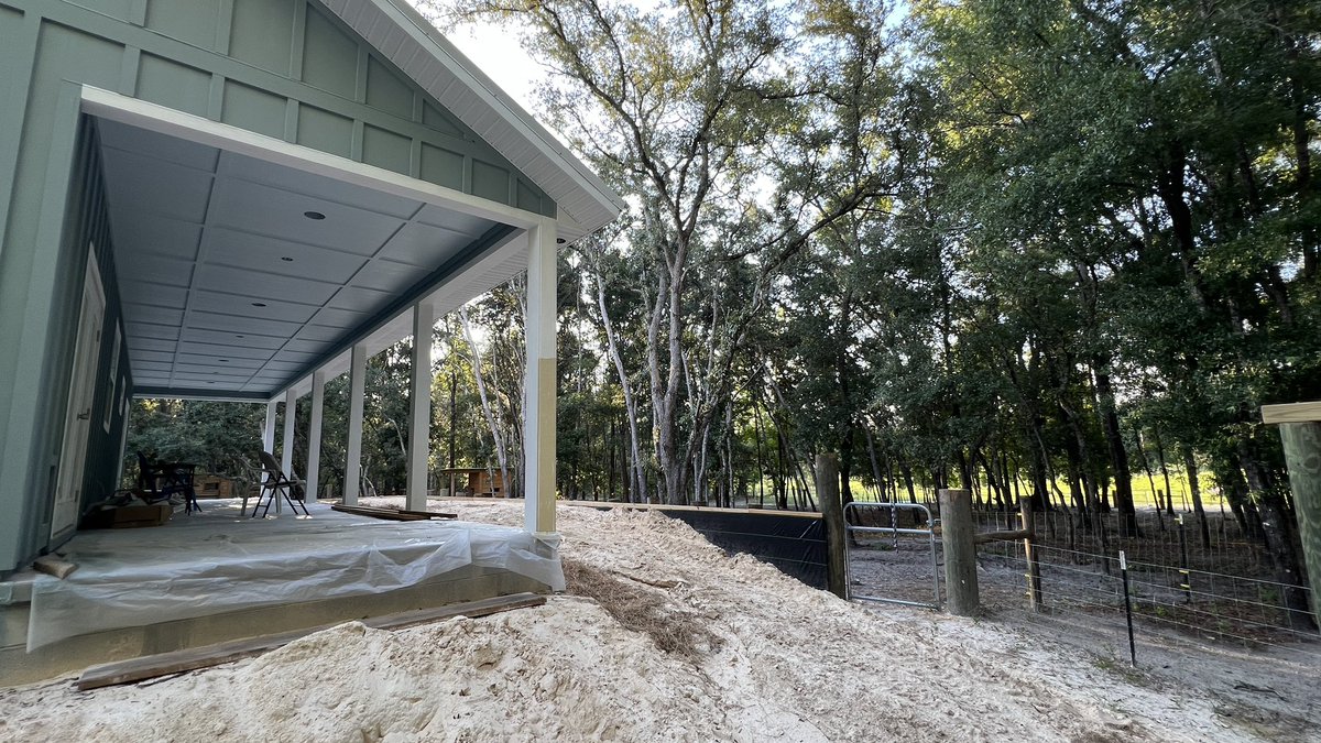 barbiedoll_eyw's tweet image. Appliances faucets, sinks and light fixtures ordered!  Builder says 4-6 weeks to move in!  I am sooooo ready! #newhouse #DogGoneRanch #lifeisgood #Soblessed Cant wait to sit on that porch with a view to the pasture ❤️🐓🐷🐄