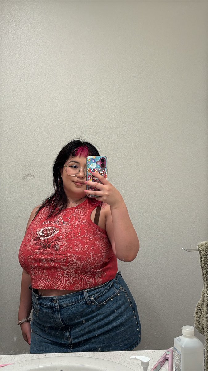 Tied up to my main bitch but I love a slut