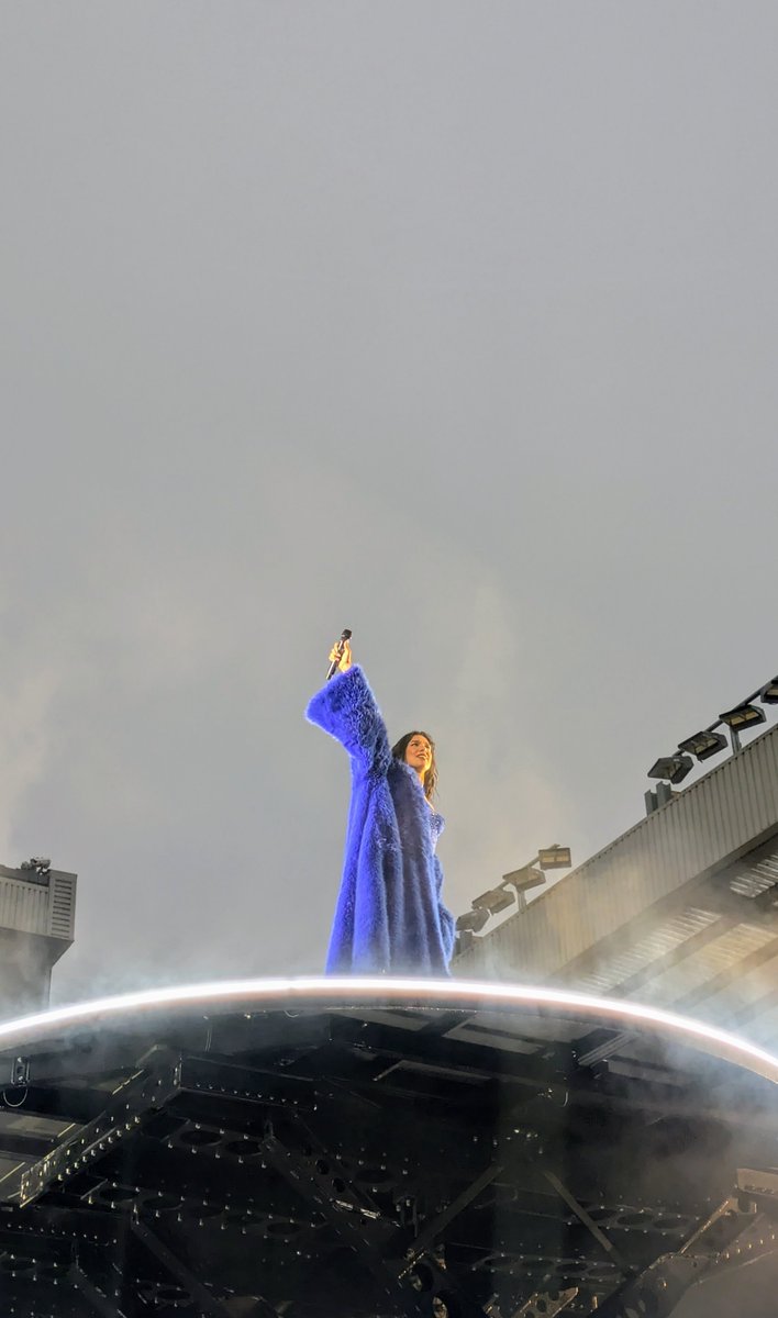 Ric_Courpetit's tweet image. Joder tías Dua Lipa en Anfield lo ha sido TODO. Menudo recital bajo la lluvia (torrencial a ratos) #DuaLipa #radicaloptimismtourliverpool #radica