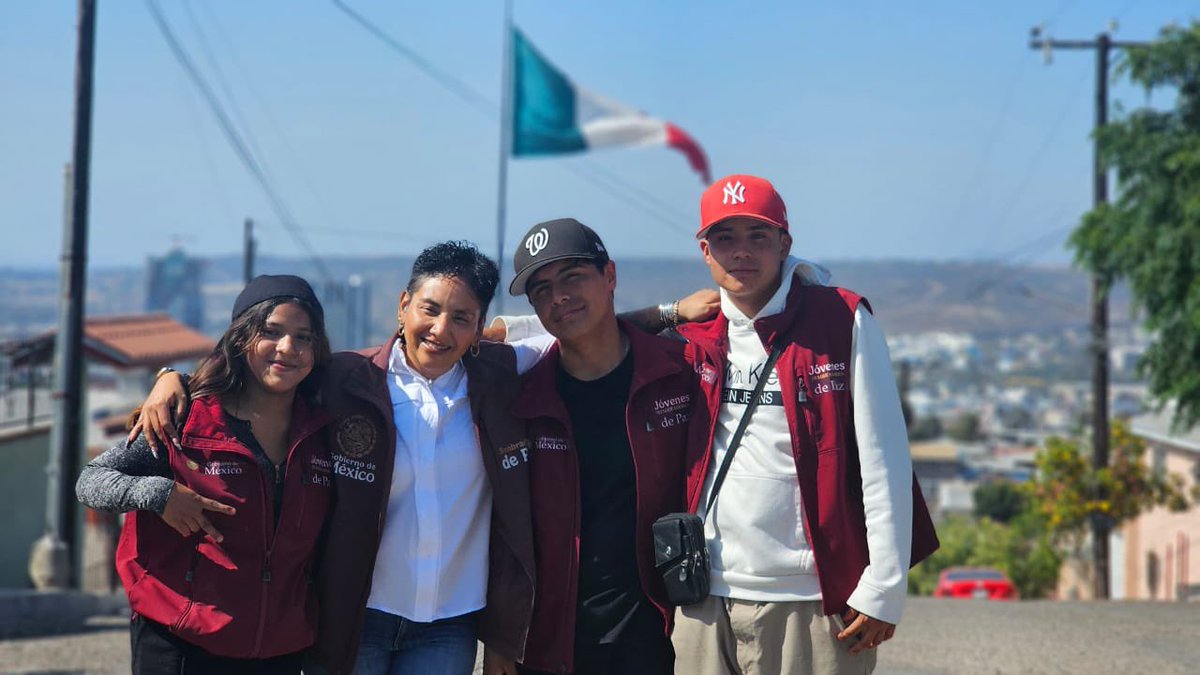 Bety_Olivares's tweet photo. Seguimos construyendo con l@s jóvenes de #Tijuana, lo hacemos con la firme convicción de transformar sus vidas y erradicar la violencia de las calles, avancemos para alcanzar paz y seguridad.

Junt@s somos #SembradoresDePaz 🇲🇽❤️ https://t.co/wm2N5DMLPb