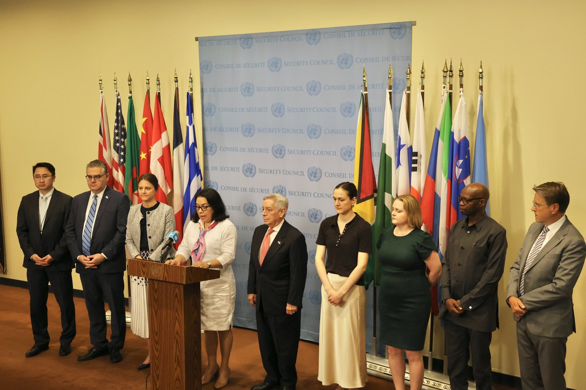 #CPS
(#UNSC Media Stakeout, 2025.06.24.)

Ahead of the UNSC Briefing on #UNSMIL, Joint Pledgers related to Climate, Peace and Security (CPS) 🇫🇷🇬🇷🇬🇾🇩🇰🇵🇦🇰🇷🇸🇱🇸🇮🇬🇧highlighted the multiple ways in which #climatechange interacts with fragility, instability, and conflict in #Libya.

The