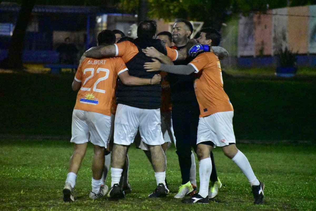 exa2003's tweet image. LA NARANJA 2003 ES DE LA "A"

Si señores, #ElMásPopularDelExa vuelve a Primera!

Ahora vamos por el Campeonato!

Nos verán volver! @exacasjoficial

2003 🧡🙏🏆