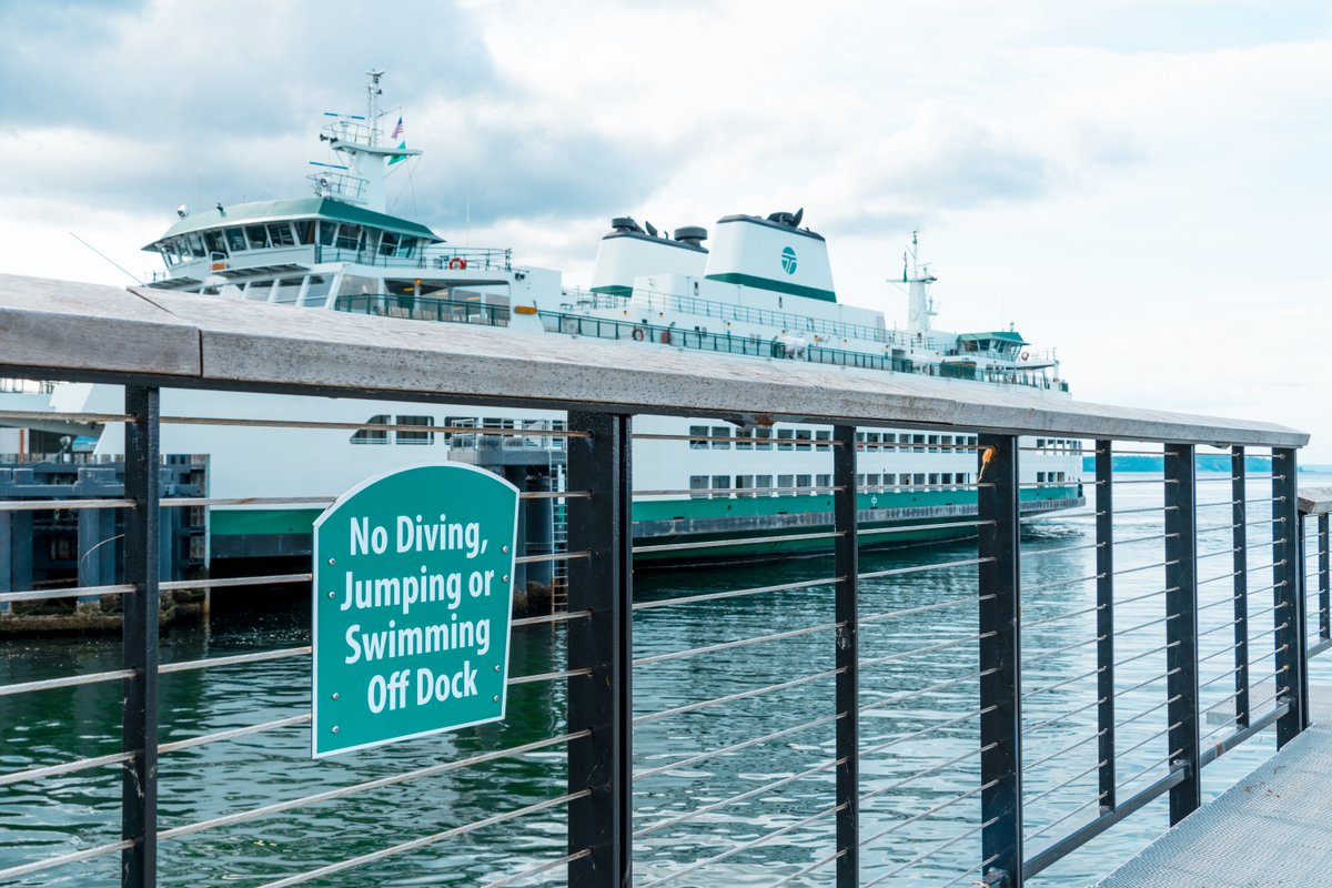 wsferries's tweet photo. Jumping off the Mukilteo pier near ferries is dangerous (not to mention illegal), as strong currents and ferry wash can pull swimmers under. New signs are up, and law enforcement will enforce these rules. Stay safe by staying out of the water near ferries! @PortofEverett https://t.co/14uTrk8USt