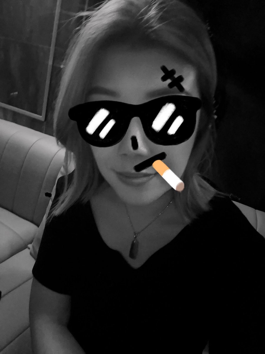 皮靴淫妻 tweet media