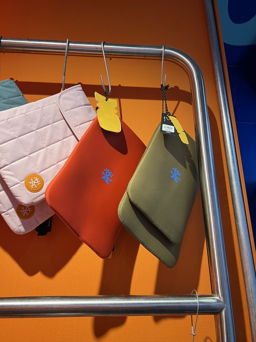 waitwonderwait's tweet photo. 🦘호주 로컬 브랜드 Crumpler 
호주인들이 매고있는 모습을 많이 목격함. 특히 중고딩들? 자전거백이 가장 인기가 많은 듯 함. 방수가 되기 때문. 이 곳의 프라이탁 정도 되겠다. https://t.co/jb4jDKI3Bf