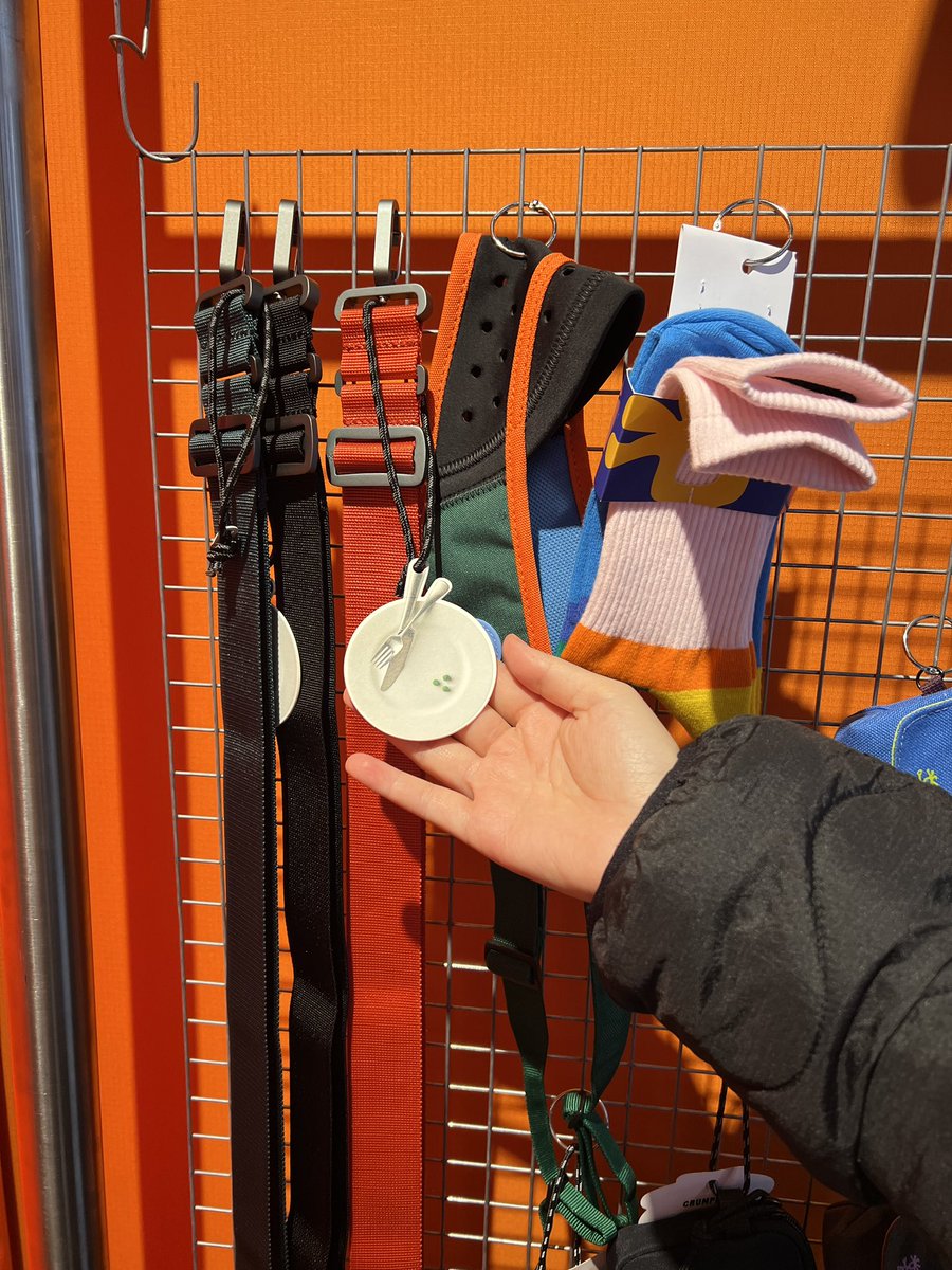 waitwonderwait's tweet photo. 🦘호주 로컬 브랜드 Crumpler 
호주인들이 매고있는 모습을 많이 목격함. 특히 중고딩들? 자전거백이 가장 인기가 많은 듯 함. 방수가 되기 때문. 이 곳의 프라이탁 정도 되겠다. https://t.co/jb4jDKI3Bf
