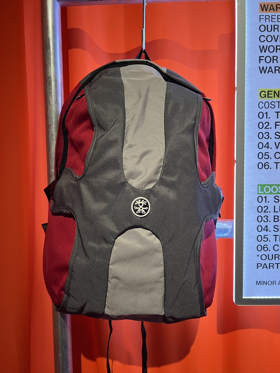 waitwonderwait's tweet photo. 🦘호주 로컬 브랜드 Crumpler 
호주인들이 매고있는 모습을 많이 목격함. 특히 중고딩들? 자전거백이 가장 인기가 많은 듯 함. 방수가 되기 때문. 이 곳의 프라이탁 정도 되겠다. https://t.co/jb4jDKI3Bf
