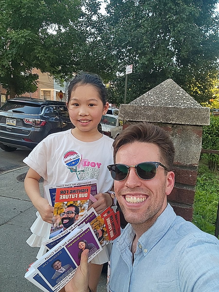 SandraForNY1's tweet photo. Team Sandra is out talking to voters across Queens!

Polls close at 9 and it's starting to cool down - get out there and vote for great candidates like @voteshekar and Eve Cho Guillergan! https://t.co/aDmmkTUQJm