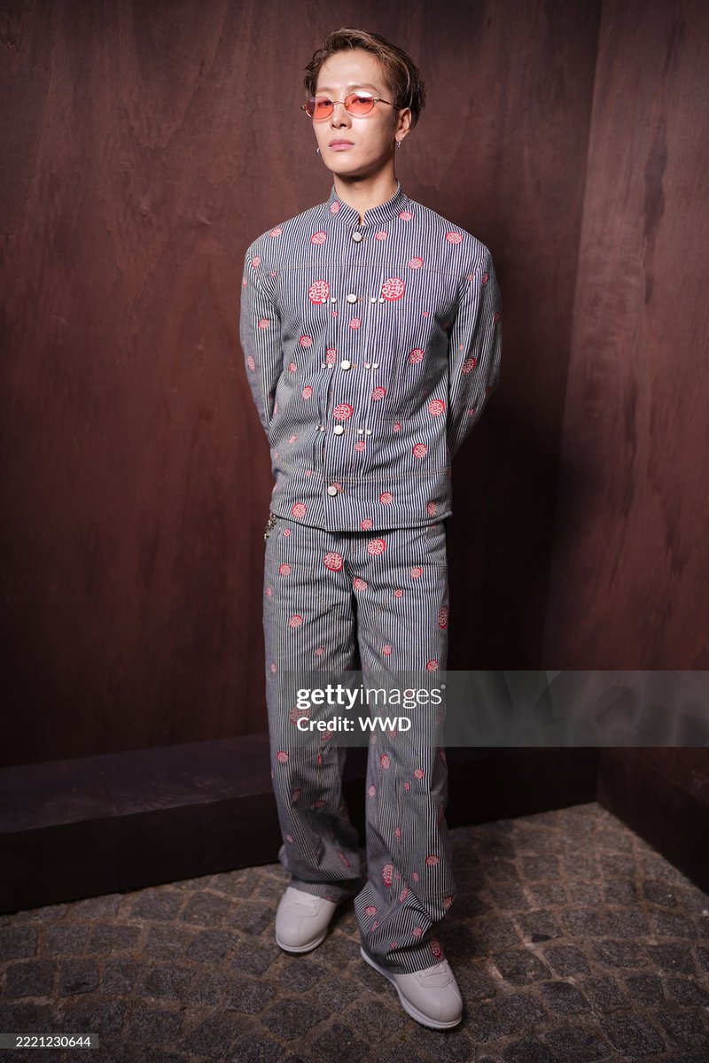 JacksonWGlobal's tweet photo. [PRESS] 250625

📸 Jackson Wang at #LVMenSS26 in Paris (Photo by Swan Gallet/WWD via Getty Images)

#JacksonWangxLVMenSS26 
#JacksonWang #王嘉尔 #잭슨 #TEAMWANG @JacksonWang852 https://t.co/ZeSITWLfX5