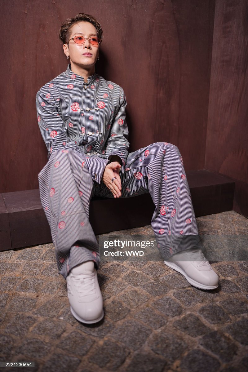 JacksonWGlobal's tweet photo. [PRESS] 250625

📸 Jackson Wang at #LVMenSS26 in Paris (Photo by Swan Gallet/WWD via Getty Images)

#JacksonWangxLVMenSS26 
#JacksonWang #王嘉尔 #잭슨 #TEAMWANG @JacksonWang852 https://t.co/ZeSITWLfX5