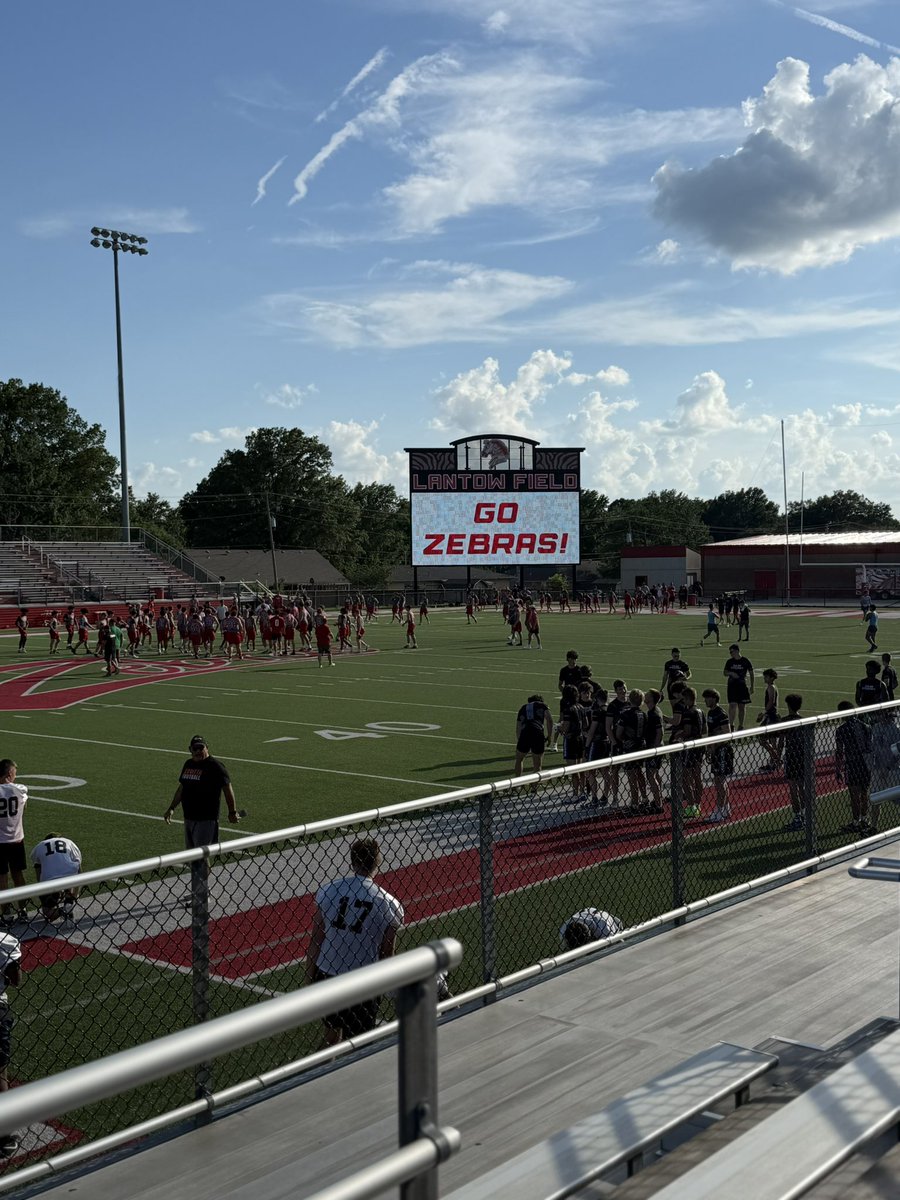 BChalakee's tweet image. Competing 7v7 @claremorefb this evening @cowetafootball @Coachpreacher @ChrisHarrisJr