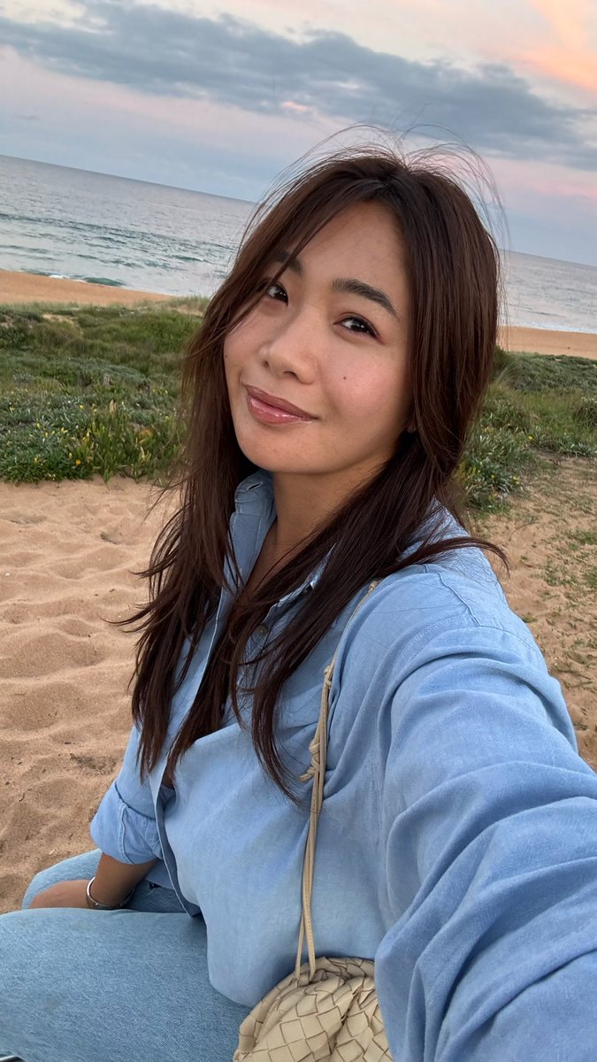 beach babe enjoying beach waves 🥰