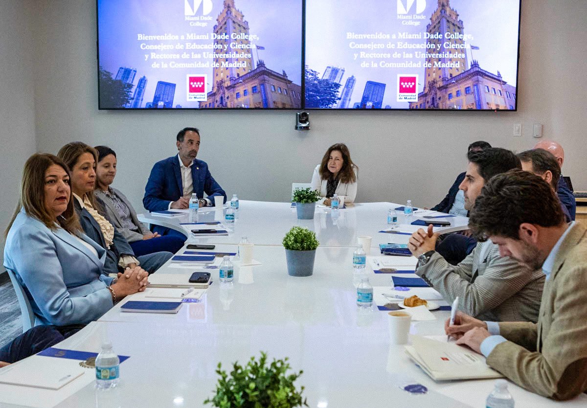 mdcpresident's tweet image. Today we deepened our collaboration with fellow presidents from the universities in the @ComunidadMadrid by welcoming them and the Regional Minister of Education, Science and Universities back to Miami Dade College for an immersive tour of our technology and entrepreneurship…