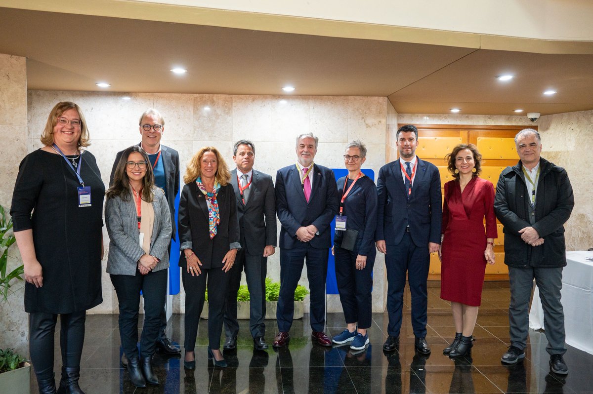 🙌Concluimos el primer día del #ForoUEParaguay cargados con la energía de la colaboración y el intercambio, para construir juntos un camino de oportunidades.🇪🇺🇵🇾

👩🏻‍💼👨🏻‍💼Paneles inspiradores, exhibiciones dinámicas y valiosas conexiones de matchmaking marcaron la jornada.