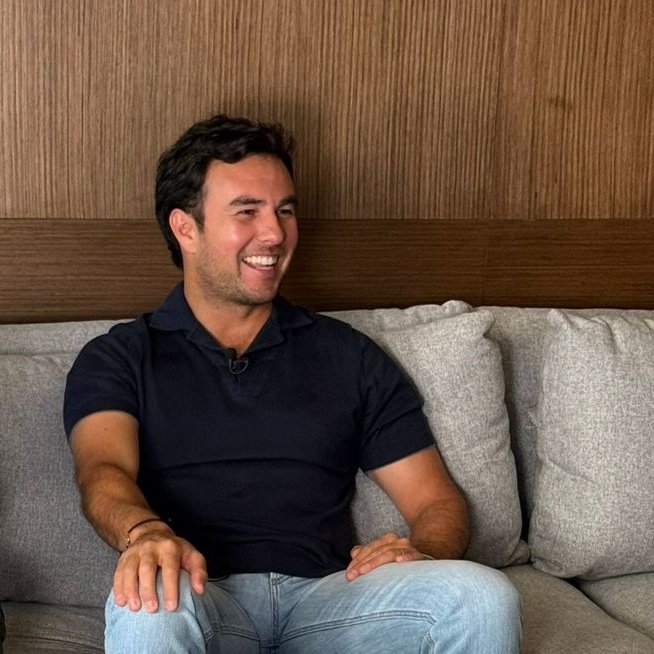 ¿quién es checo pérez?
para el ciego, la luz
para el sordo, el sonido
para el pobre, la riqueza
para el enfermo, la cura
para el hambriento,el pan
para el desempleado, el patrón
para mí, mi todo
COMO TE AMO MICHEEEEEEEL