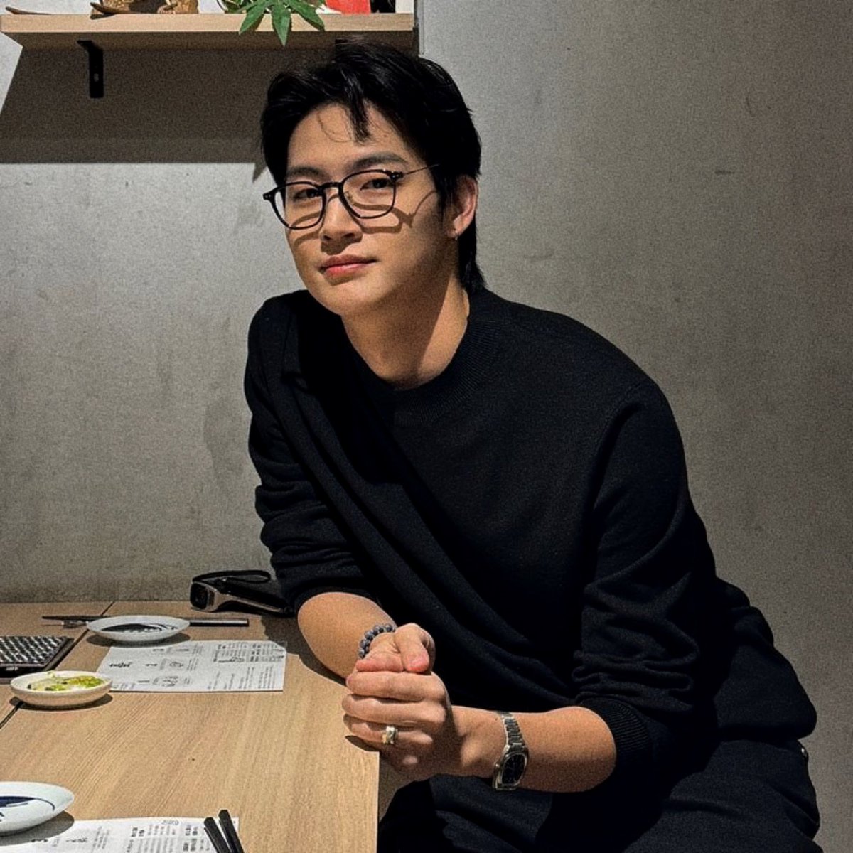 DEFBYJ's tweet image. Día de café y gatos.