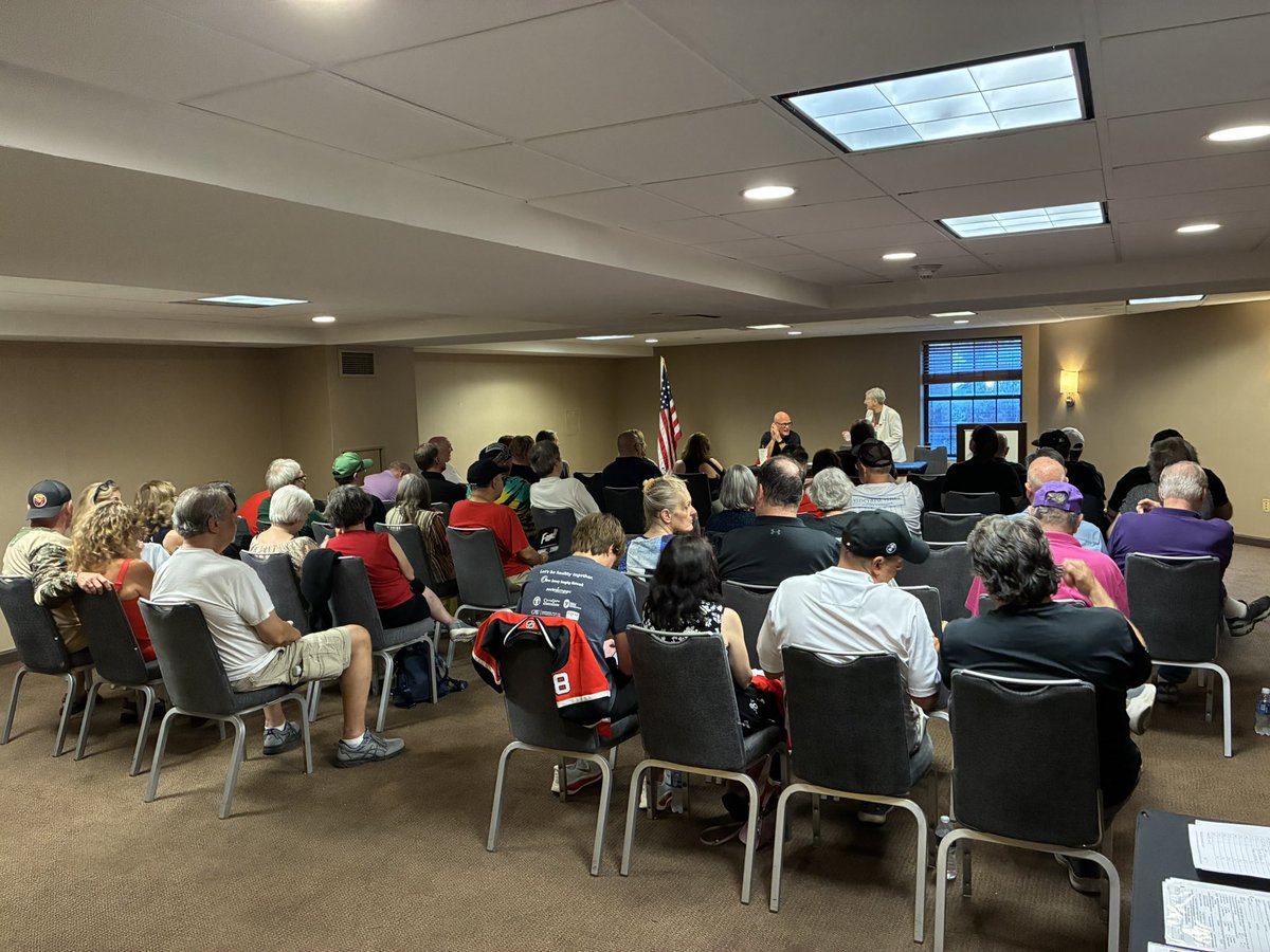 NJDevilsFanClub's tweet photo. We have a huge crowd for our final General Meeting of the season with guest speaker, Mr. Devil, Ken Daneyko.
#NJDevils #DevilsFanClub https://t.co/miog7ti31k