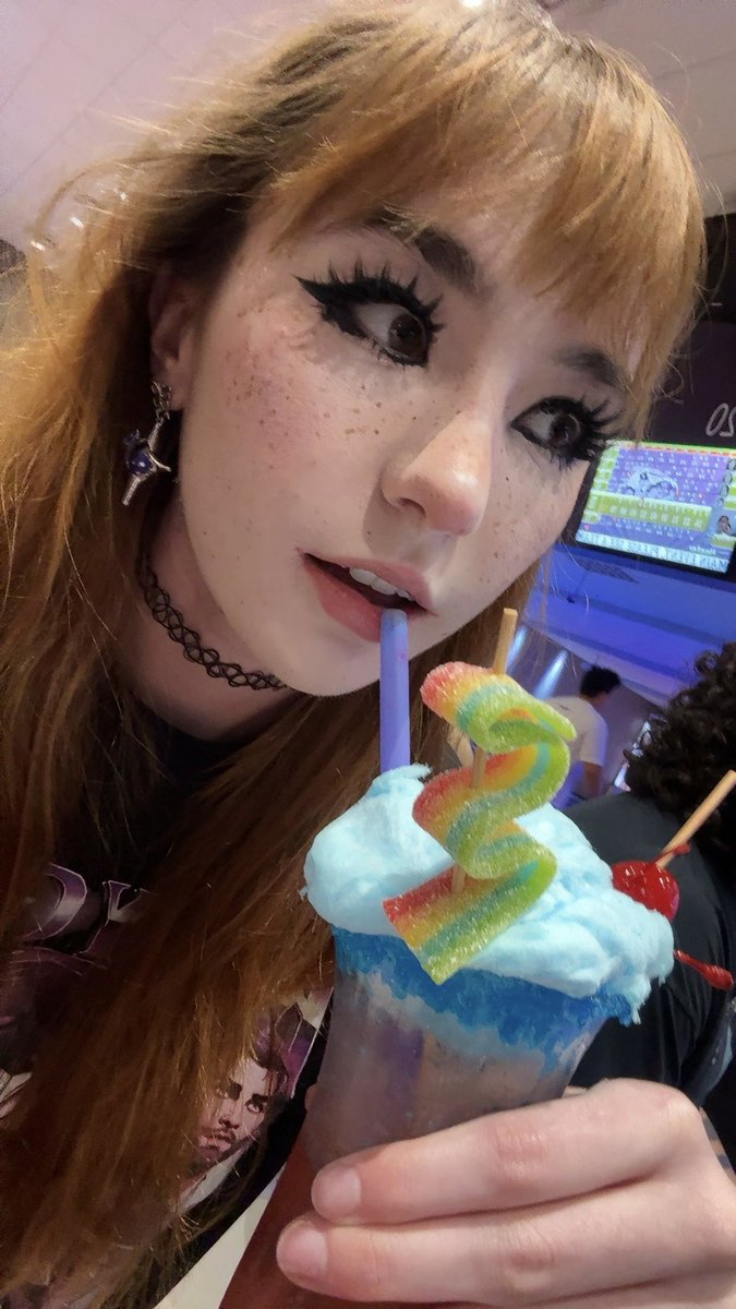 sammynoodlesoup's tweet image. before disaster hit (I got food poisoning from something at main event) (I’m fighting for my life rn)