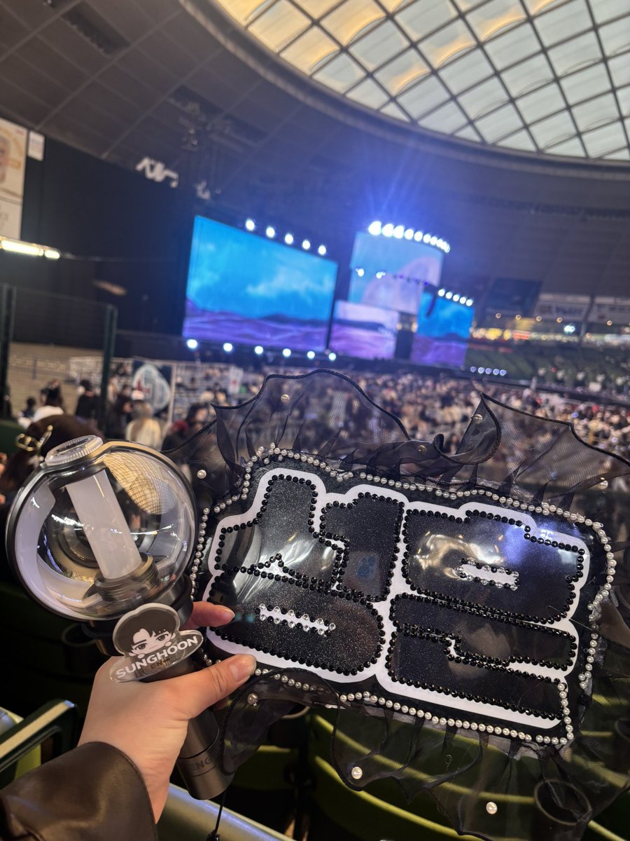 _p_snhn's tweet photo. ENHYPEN WORLD TOUR ‘WALK THE LINE’ IN JAPAN -SUMMER EDITION-

味の素スタジアム（東京）7/6 2日目👀
VIP 単番　参戦予定🗓️

開演まで一緒に行動してくれる方や写真撮ってくれる方いませんか？

当方
02のソンフン ペンです🐧

お気軽にお声掛けください☆ https://t.co/AWiDFifDBF