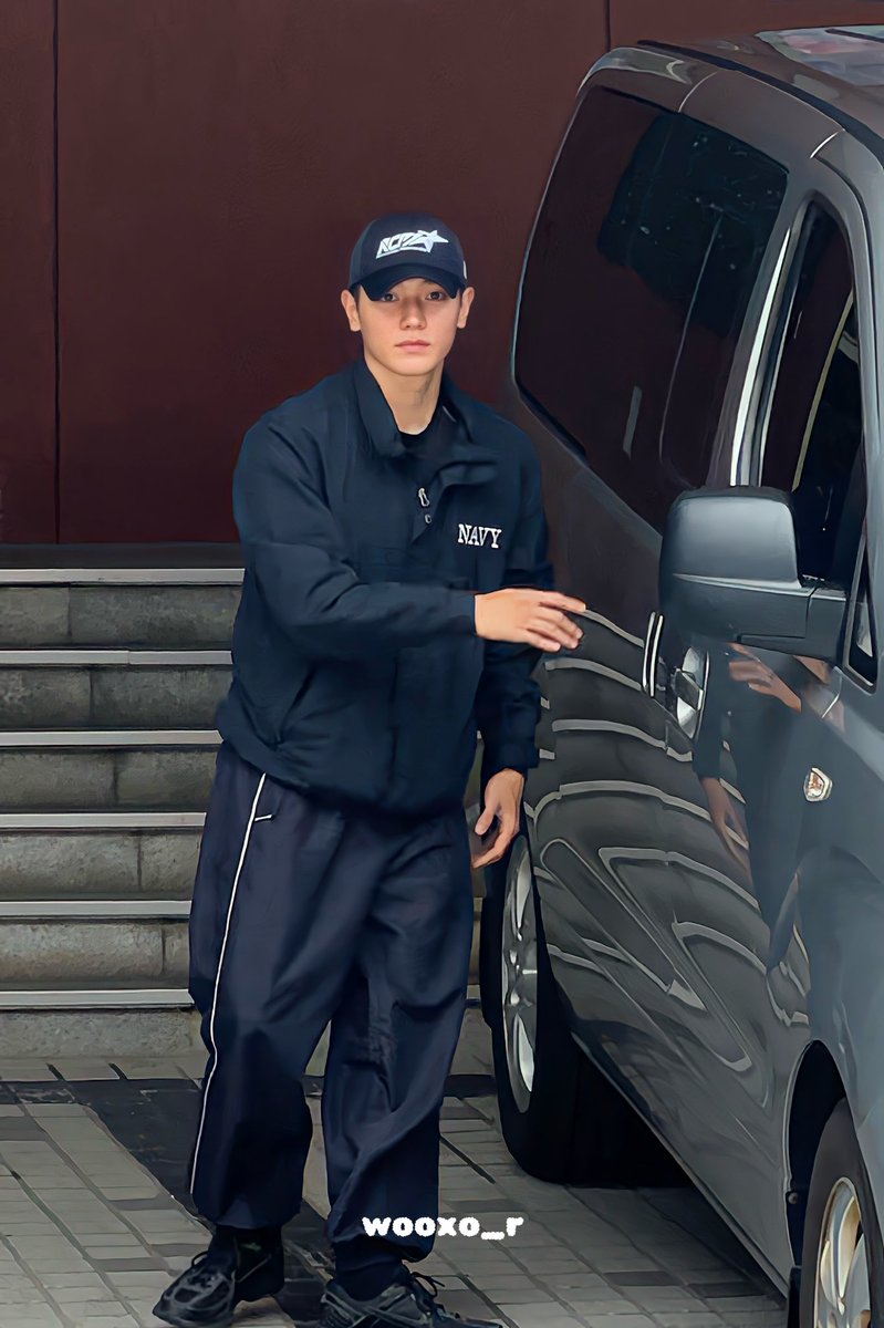 SERGEANT LEE TAEYONG IS SO HANDSOME 😭