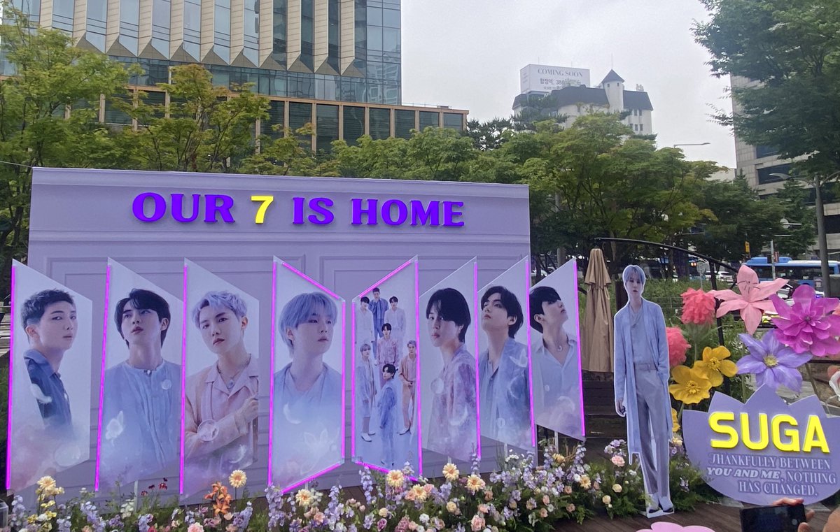 fwsl_85's tweet photo. ขอบคุณทีมงานมากๆนะคะ นิทรรศการก็สวยมากจริงๆใครอยู่ถึง 29 มิย. แวะไปกัน🥰
#SpringDayInJune
#SUGA #AgustD
#슈가 #방탄소년단 #BTS https://t.co/t3dRKhl6Uy